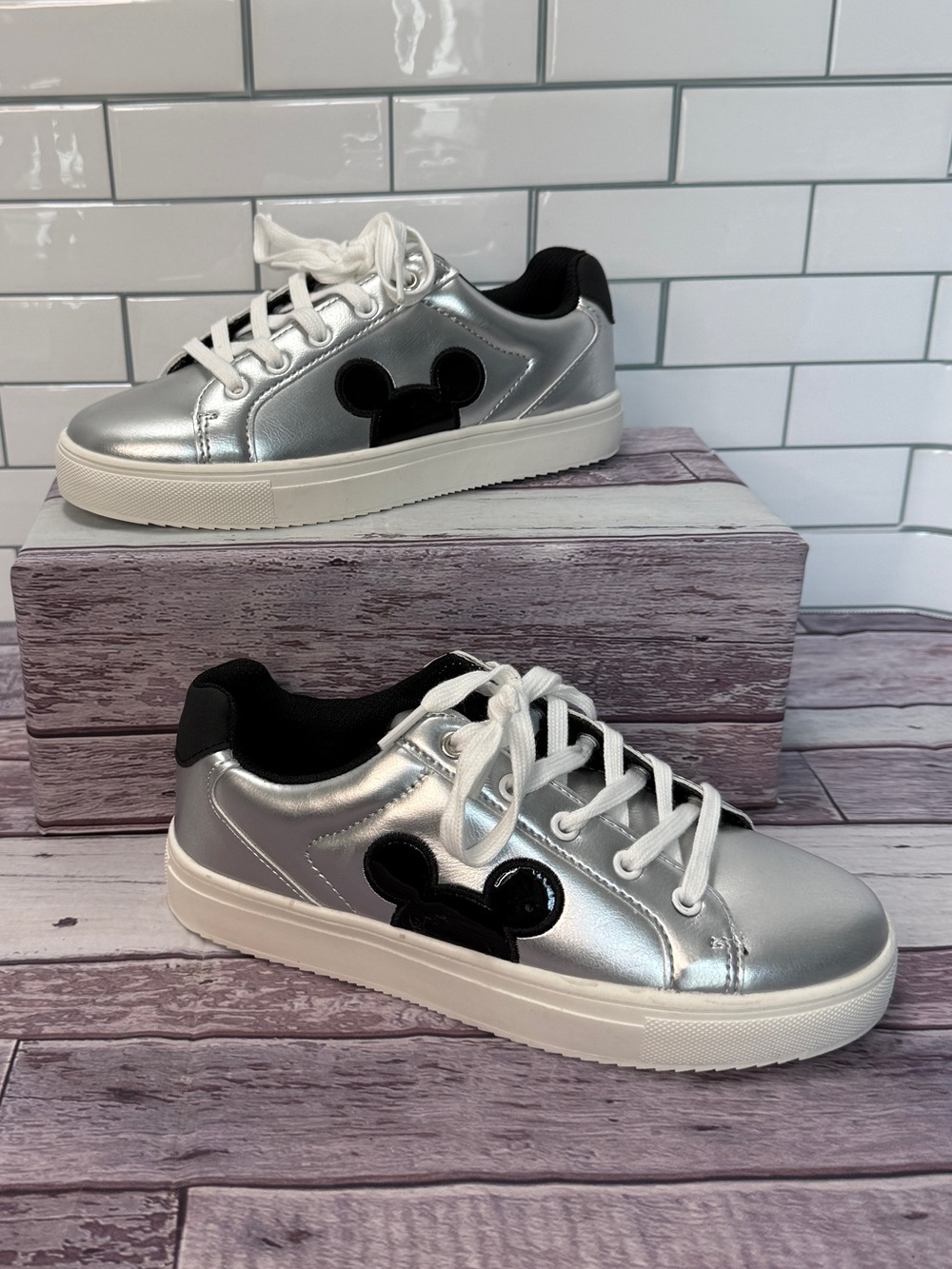 Limited edition Disney Mickey Mouse Big Kid  Character Sneakers size 4